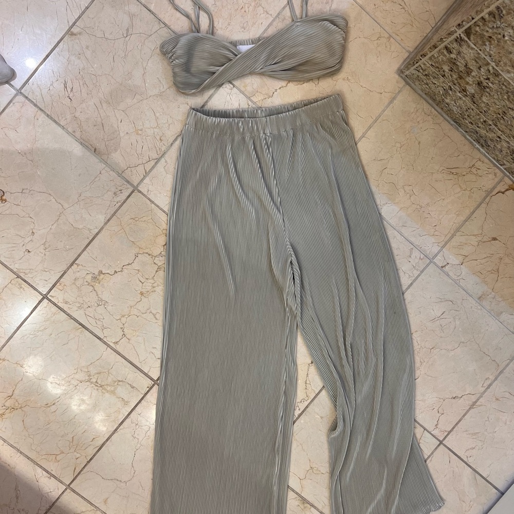 Elegant Two-Piece Set in Light Gray